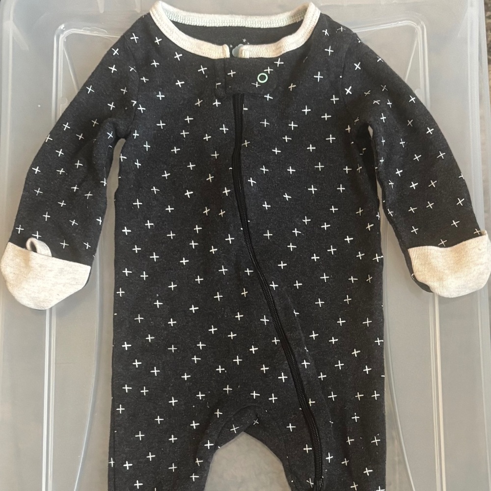 Baby onsie (0-3 mos)